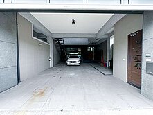 八卦寮名湖河景首排百坪電梯四車豪墅