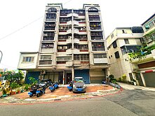 	陽明商圈學區邊間華廈1+2樓店住可停車