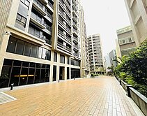 新竹景觀大道 雙平面車位 一樓花園2房 10年屋
