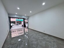 三多商圈臨路五套房店住