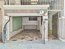 亞灣獅甲捷運站勞工公園三多商圈車庫透天