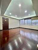 文山區學區旁邊間超大三房（可另加購車位)