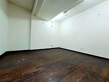 霸氣顯眼好地點!!!好停車/大面寬角窗店住