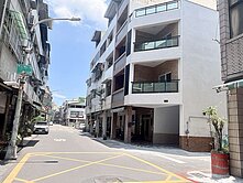 鳳山車站大潤發三角窗透天