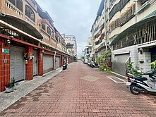 東區朝南傳統式車庫透天，地點絕佳超級稀有釋出