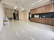 萬坪造鎮超級城市系列附坡平車位