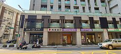 內湖派出所旁大路邊金店面
