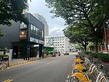 台中一中校門口旁店面