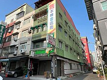 高雄車站｜ 三角窗正四樓透天店面