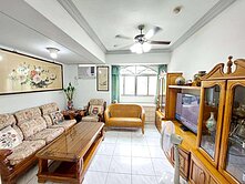 面秀山國小●秀朗國小★愛買旁華廈三房車●邊間格局正