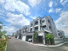 美濃養生綠意三角窗電梯(大地坪)大面寬雙併四車墅