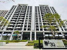 頤玟~青埔A19大套房車 衛浴開窗