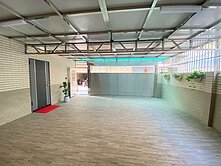 大順二路翻新面寬公寓一樓(雙車庫)