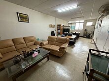 請問芳銘-鳳山-透天店面超大使用空間-後門8米路