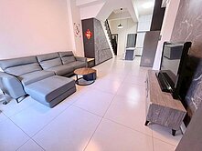 大里茂美洋輕屋齡✨邊間透天好停🚗門前有公園🌳