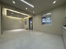 建工商圈✨一樓超大面寬．邊間停車✨絕美翻新