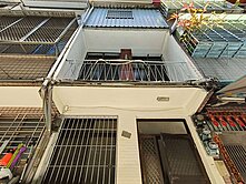 鼎山商圈近輕軌大順民族站|公寓價買正二樓靜巷透天