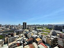 水湳經貿｜輕屋齡朝東邊間・雙採光兩房平車
