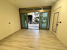 金門街一樓 邊間溫馨四房 近秀泰影城 火車站 ~~