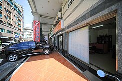 近巨蛋店住合一騎樓樓店