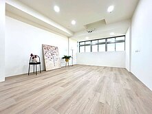 龍山國小旁龍之鄉景觀裝潢三房車