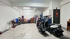 桂林商圈-輕屋齡-面寬可停雙車美車墅