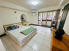 獨家出價談!!近東區陽光溫馨大陽台套房!