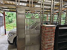 七堵車站稀有樓中樓大四房門口可停車