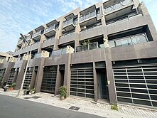 專)八卦寮生活圈❗️輕屋齡精裝潢❗️車庫透天❗️