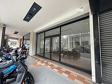 【屋主想賣】市中心捷運站出口超面寬金店面1＋2樓