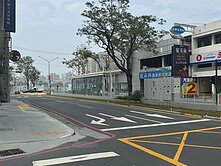 家樂福鼎山商圈C26輕軌站旁三房車位