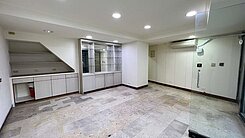 亞灣正路金店面