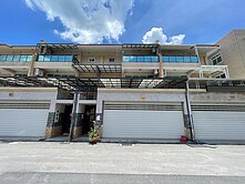 高雄左營買房美濃泰中路面寬雙車庫別墅9年屋
