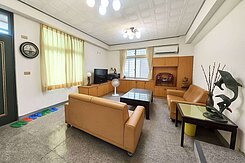 @專任｜五期近公益路商圈～透天別墅/三面採光