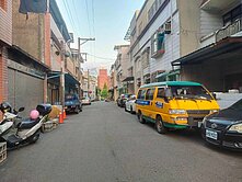 大潤發＆中原★雙車位大地坪面寬透天