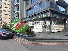 🔥急急急售🔥龍安商圈大面寬角窗金店面附3車位