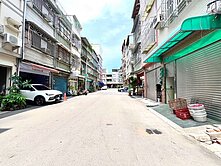五甲家樂福商圈-Y21黃線捷運正8米路上騎樓透天