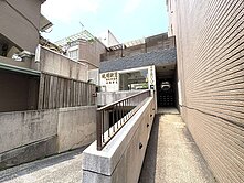 曉明歐堡震後花園別墅
