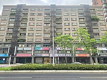 忠孝復興捷運旁噴錢九米大面寬金店