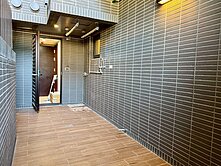 宏普一期X正面公園第一排X方正大三房+車