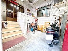 獨賣【衛武營】正義火車站/陽台進出公寓一樓