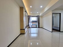 十九甲立新商圈輕屋齡三房+機上休旅車位