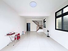 中興商圈雙面鄰路邊間透天