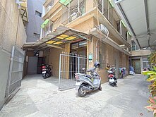 高雄買屋房仲 一心和平中正高工公寓一樓 房仲老朋友