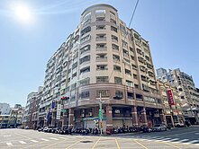 巨蛋XR15生態園區｜稀有16米正路店住