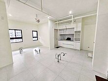 副都心純住全新可隔2+1房+平面車位(出價馬上談)