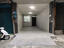 凱旋四路前鎮夜市旁車庫透天漂亮住家