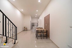 文化中心、三多商圈✨全新屋況活巷車庫透天