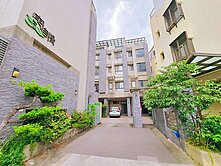 近中國醫輕屋齡大面寬別墅可以停雙車