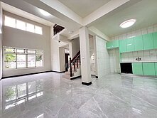 勤益科大商圈4百萬全棟整理8米面寬雙車別墅